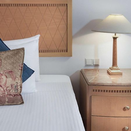 فندق ستيجنبرجر النيل الأقصر المظهر الخارجي الصورة A bedside table