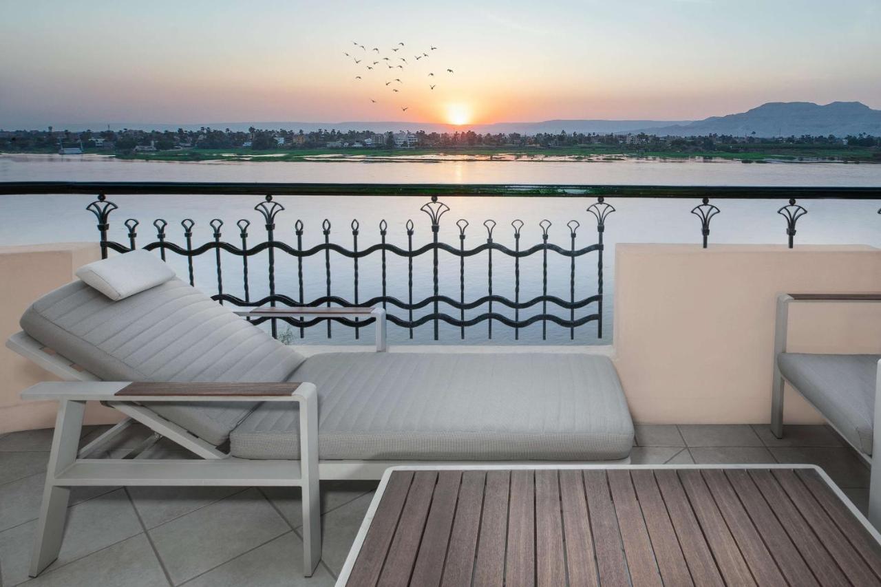 فندق ستيجنبرجر النيل الأقصر المظهر الخارجي الصورة View of the Nile from the balcony of a suite at the Four Seasons Hotel, Cairo